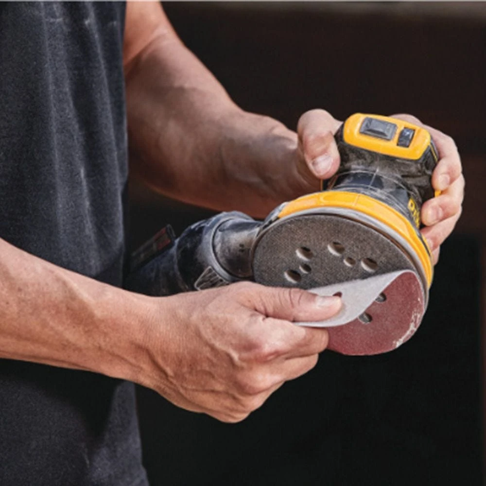 DeWalt 20V MAX* Cordless/Brushless Variable-Speed 5'' Random Orbit Sander, Bare Tool 4 DeWalt 20V MAX* Cordless/Brushless Variable-Speed 5'' Random Orbit Sander, Bare Tool - Image 4